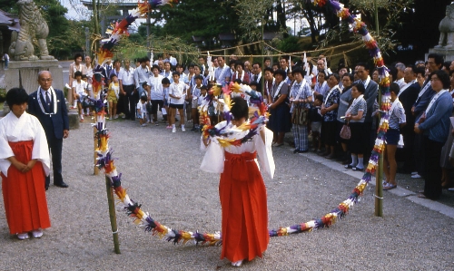 大祓式(おおはらえしき)・茅の輪くぐり(ちのわくぐり)の写真