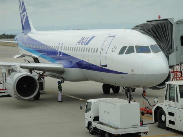 のと里山空港の飛行機が1台写っている様子の写真