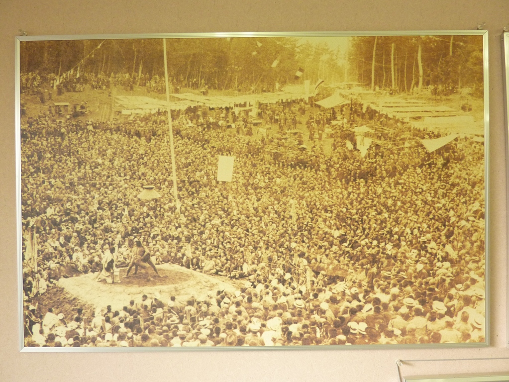 (写真)1908年頃の唐戸山神事相撲