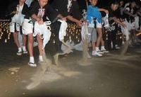 千里浜海岸の保全を願い、一人一砂運動も実施