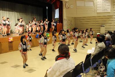 応援歌“道の駅のと千里浜イイネ！”に合わせ、羽咋Jr.リズムダンス教室のメンバーが元気いっぱいにダンス
