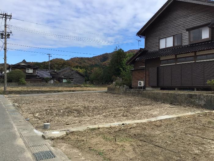  住所： 〒 925-0074 酒井町