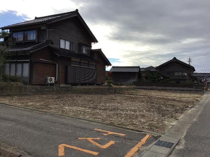  住所： 〒 925-0074 酒井町