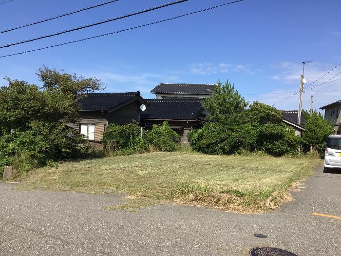 住所： 〒 925-0003 寺家町
