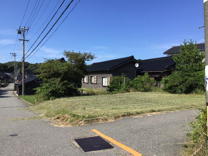  住所： 〒 925-0003 寺家町